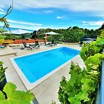 House Above With Pool And Summer Kitchen בית נופש *