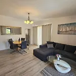 בית נופש House Above With Pool And Summer Kitchen