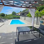 House Above With Pool And Summer Kitchen * Klis