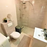 בית נופש House Above With Pool And Summer Kitchen *