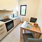 בית נופש House Above With Pool And Summer Kitchen *