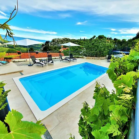 House Above With Pool And Summer Kitchen Nyaraló *