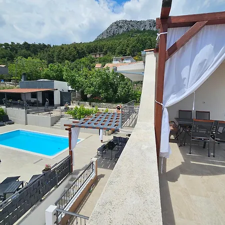 Nyaraló House Above With Pool And Summer Kitchen Klis