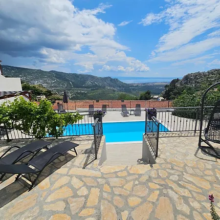 House Above With Pool And Summer Kitchen Nyaraló